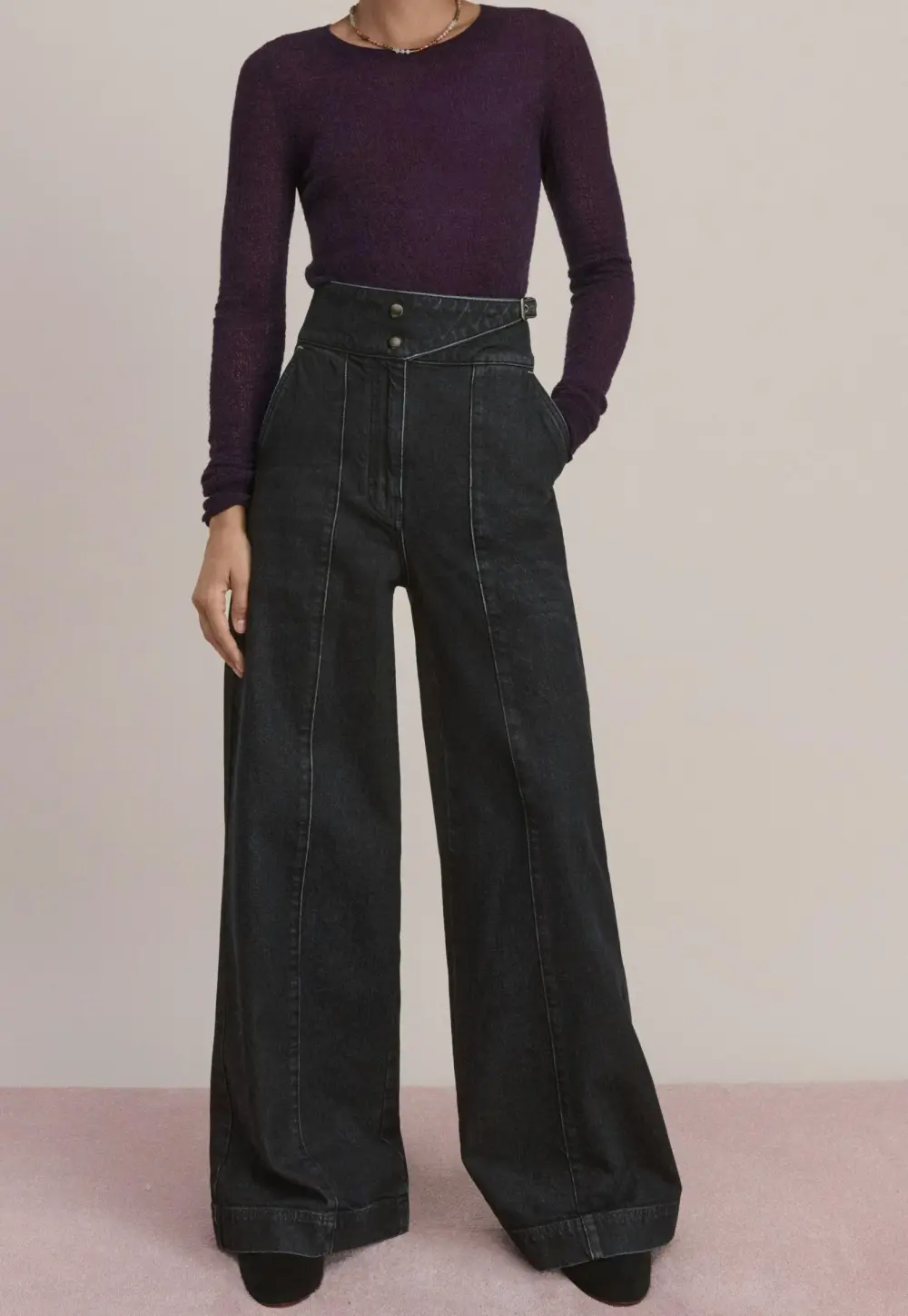 Wide-leg jeans
Recycled cotton