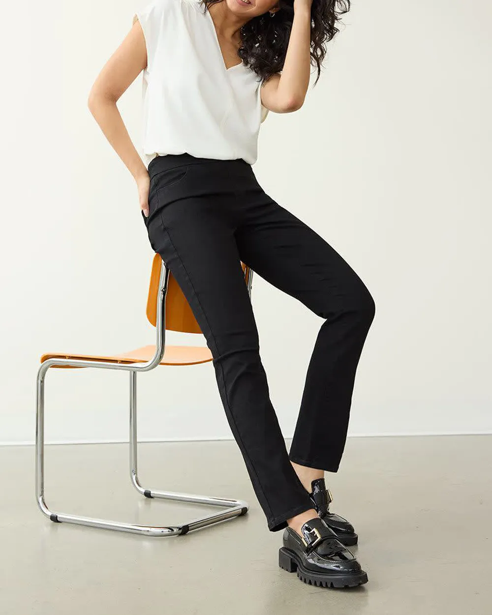 Straight-Leg Mid-Rise Jean - The Comfort