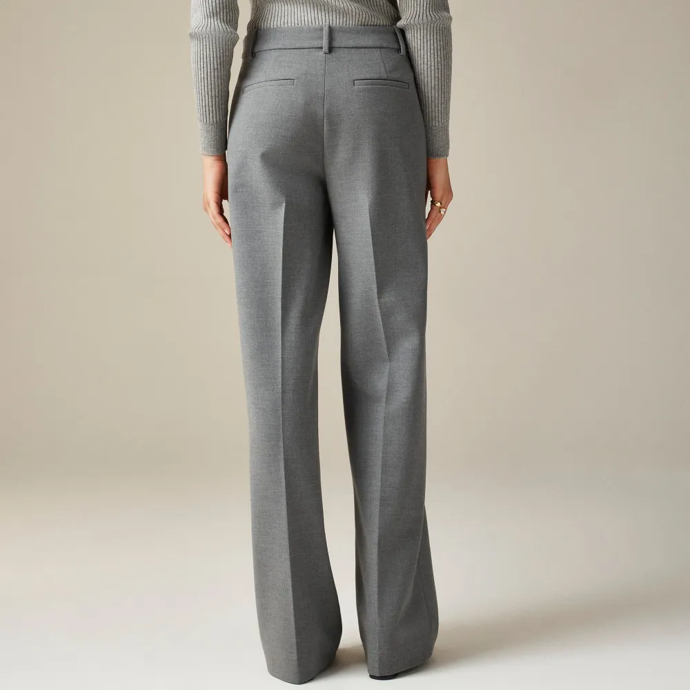 Wide-leg trouser in four-season stretch