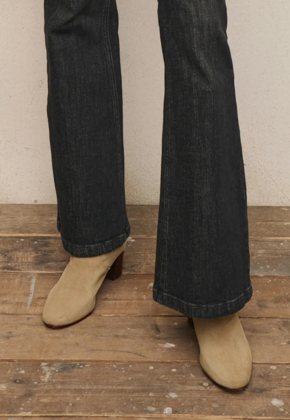 Flared jeans
Stretch denim