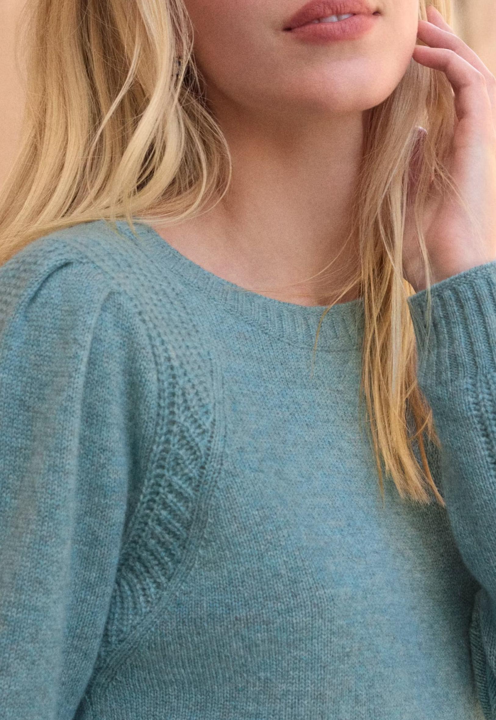 Puff-sleeve sweater
Pure cashmere