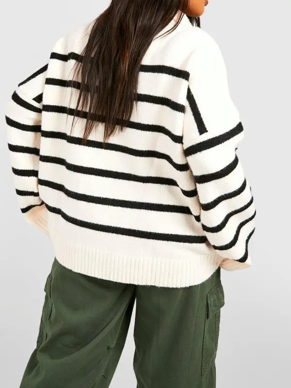 KNOT COLLAR STRIPE SWEATER