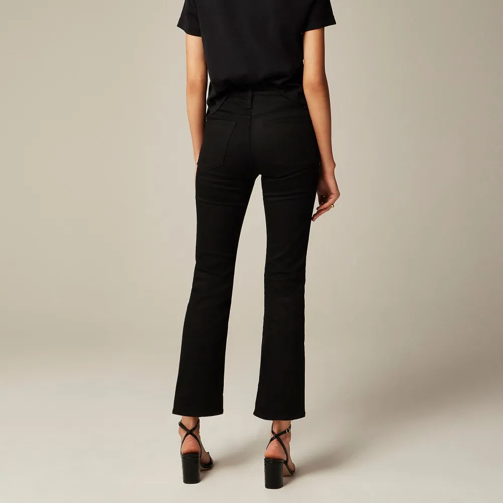 Mid-rise cropped kickout jean super-stretch