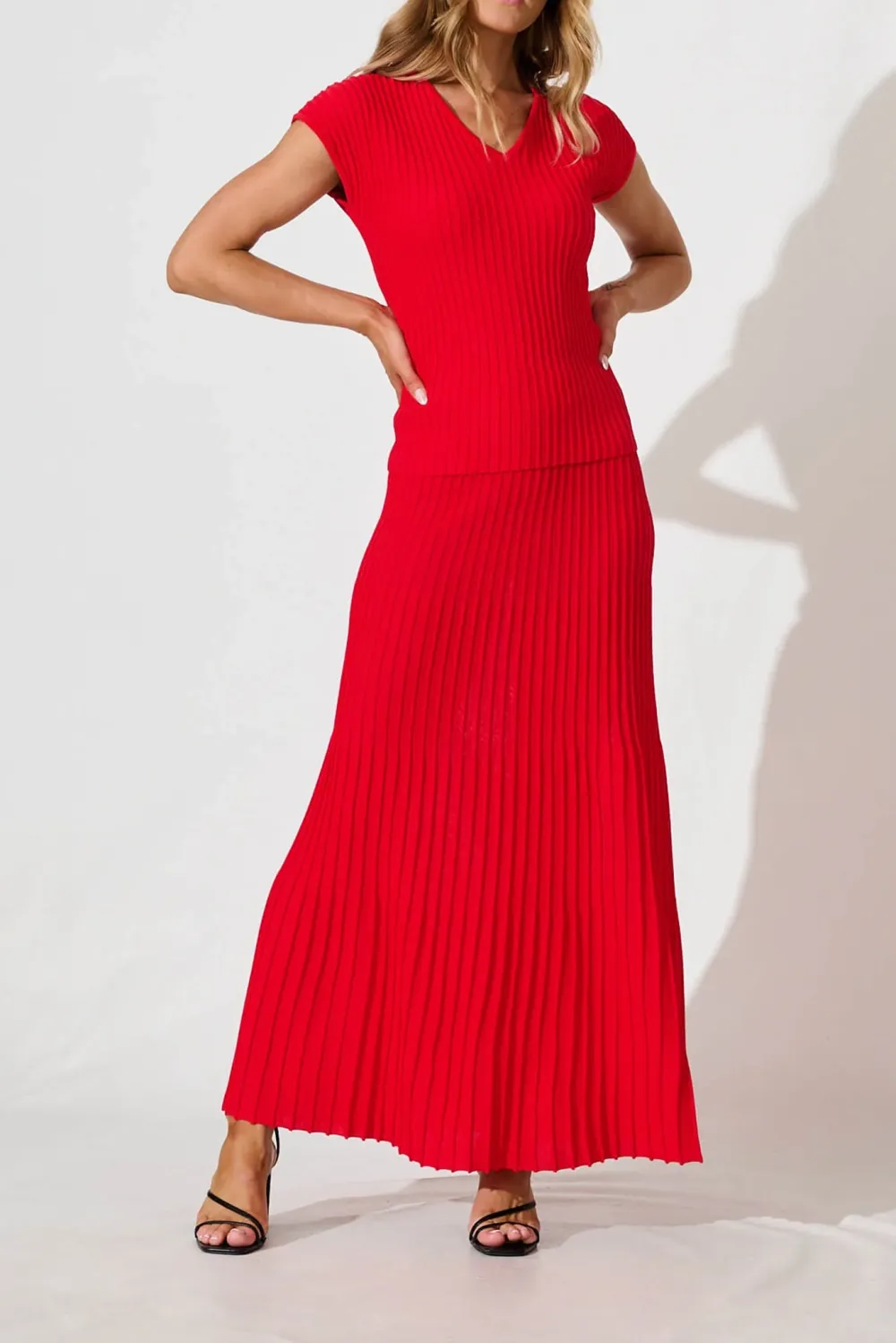 Red Ribbed Short Sleeve V Neck Knit Top