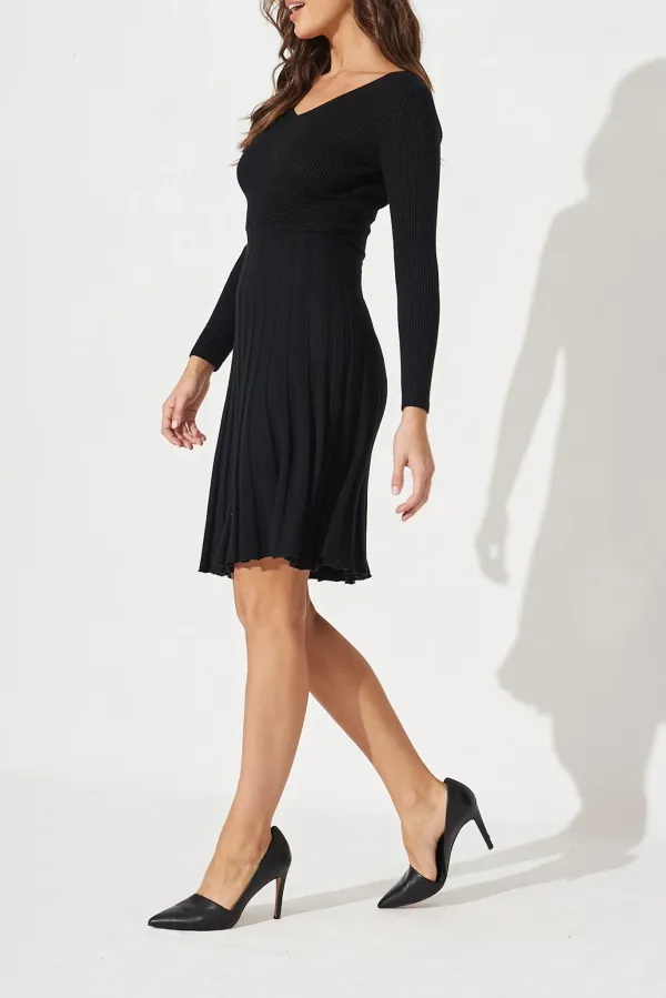 Black Long Sleeve Pleated Knit Dress