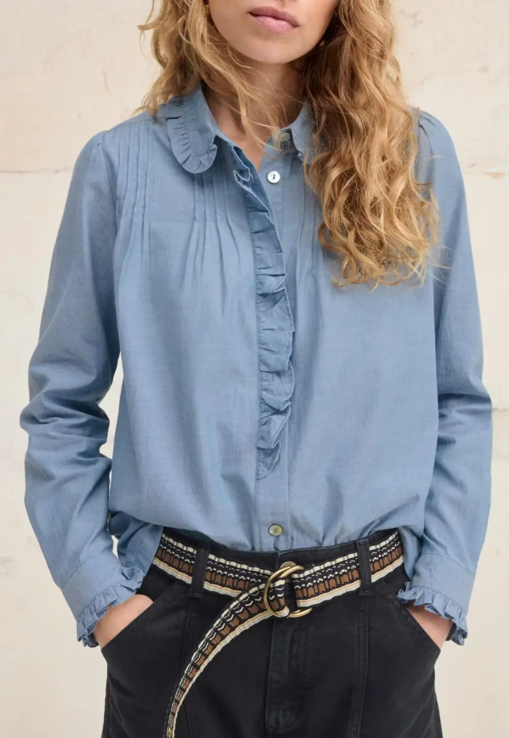 Pleated chambray blouse
Fine cotton