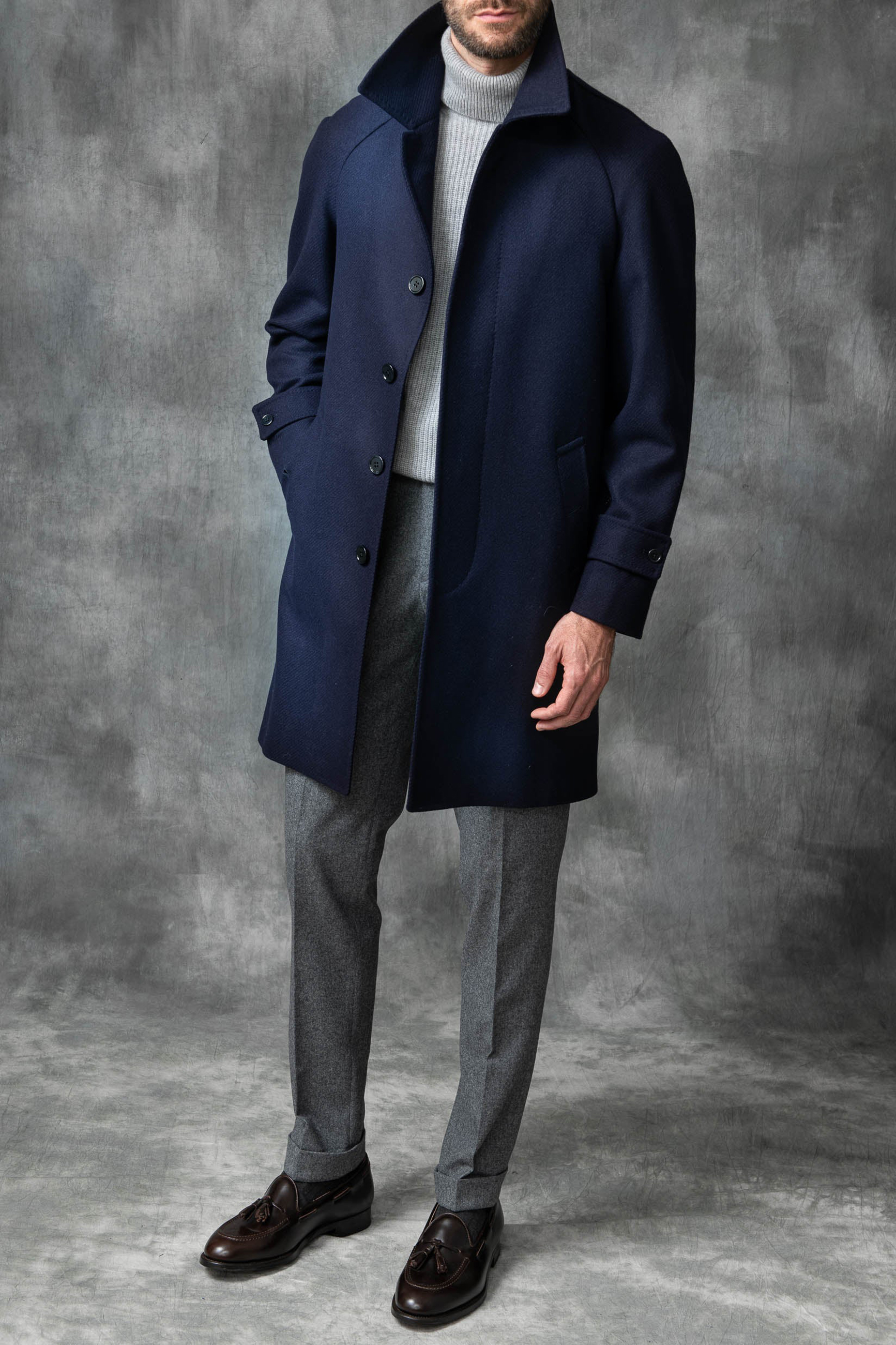 BLUE RAGLAN COAT IN LORO PIANA WOOL