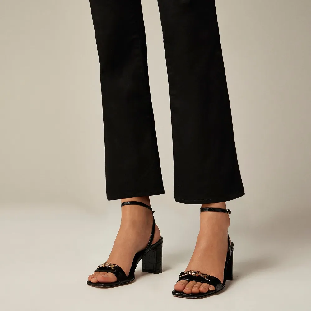 Mid-rise cropped kickout jean super-stretch