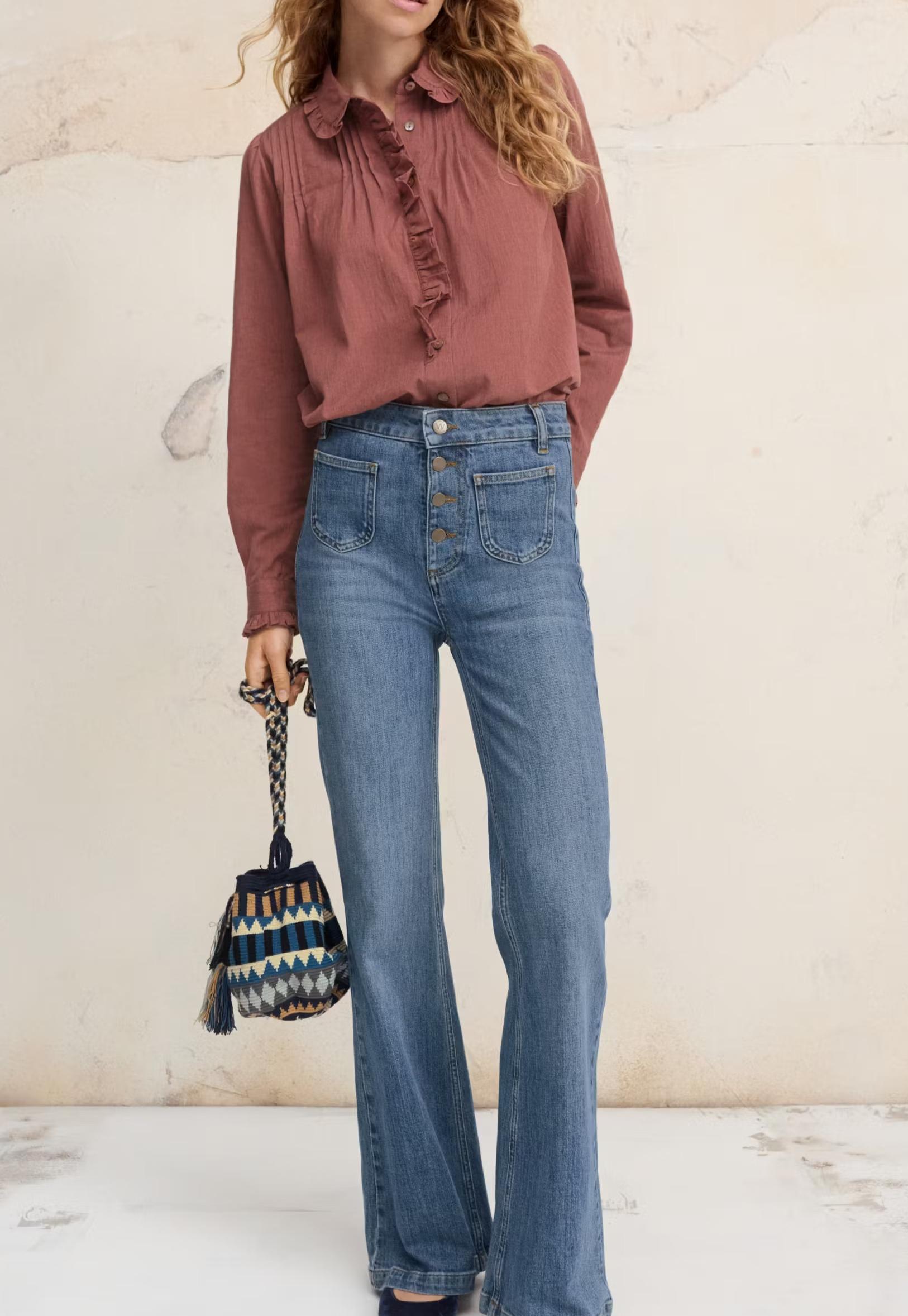 Pleated chambray blouse
Fine cotton