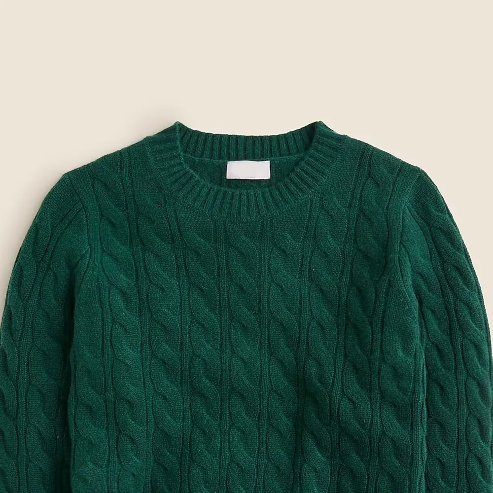 Cashmere shrunken cable-knit crewneck sweater