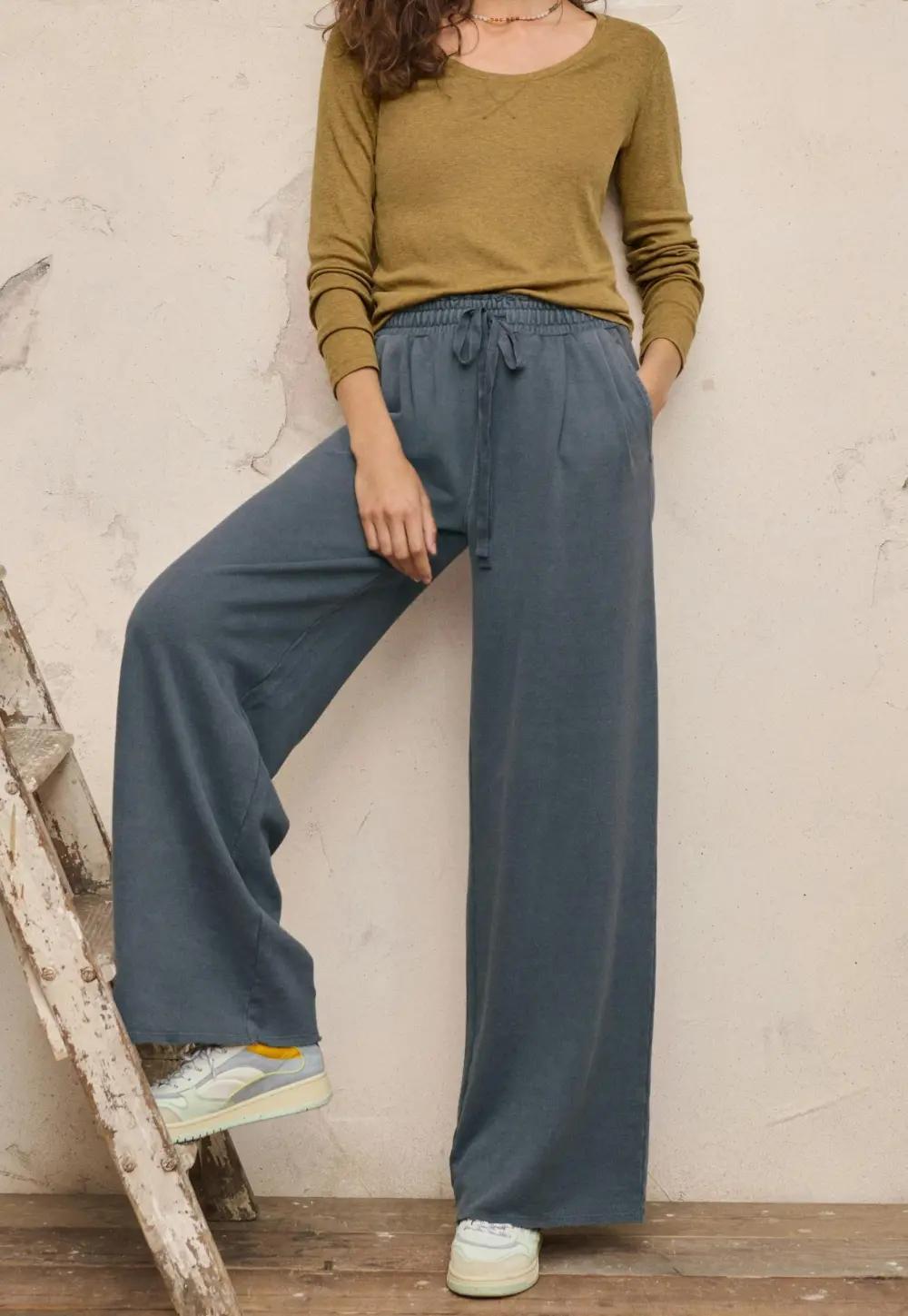 Jersey wide-leg trousers
Pigment-dyed hemp & organic cotton