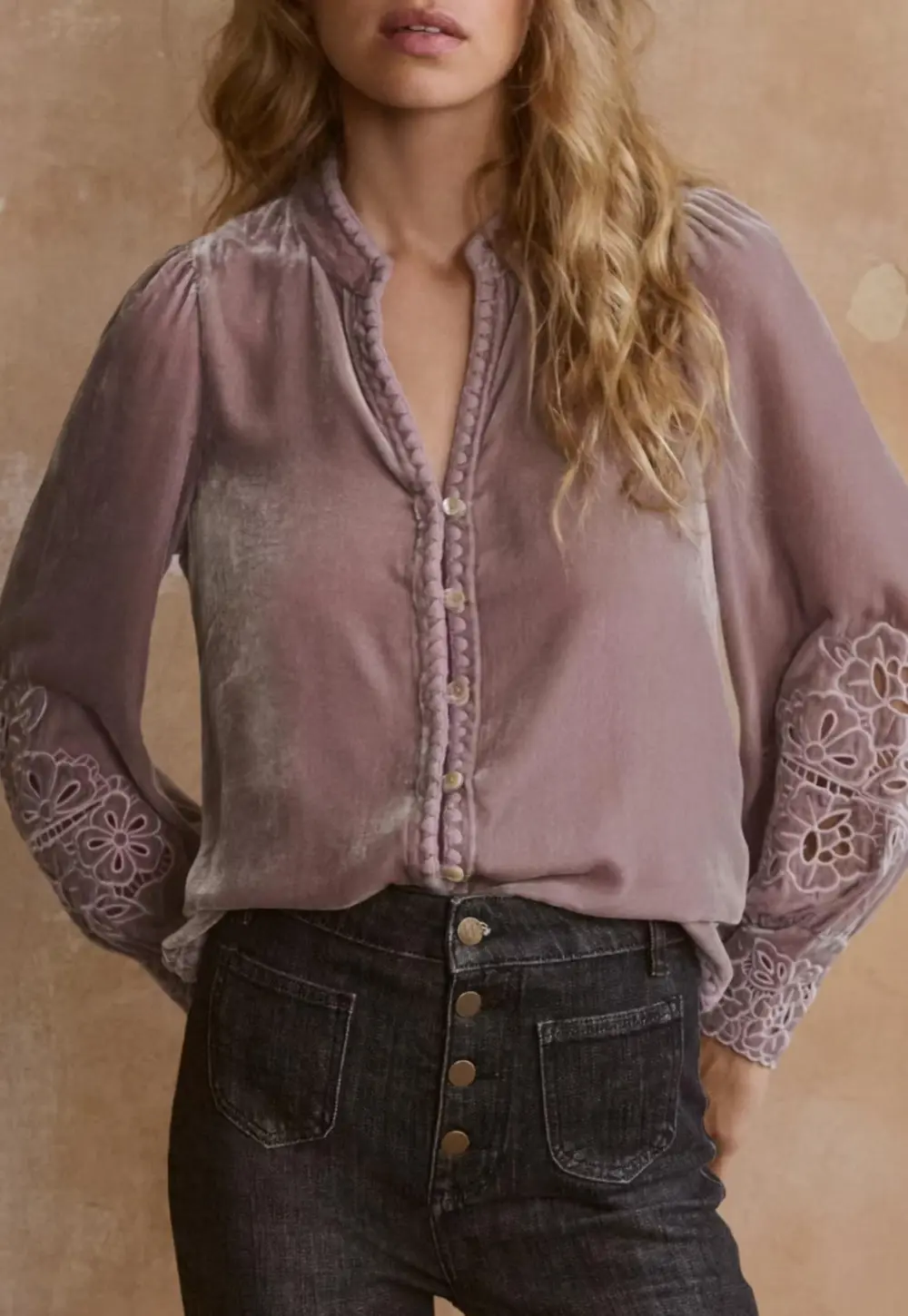 Velvet broderie blouse
Silk & viscose velvet