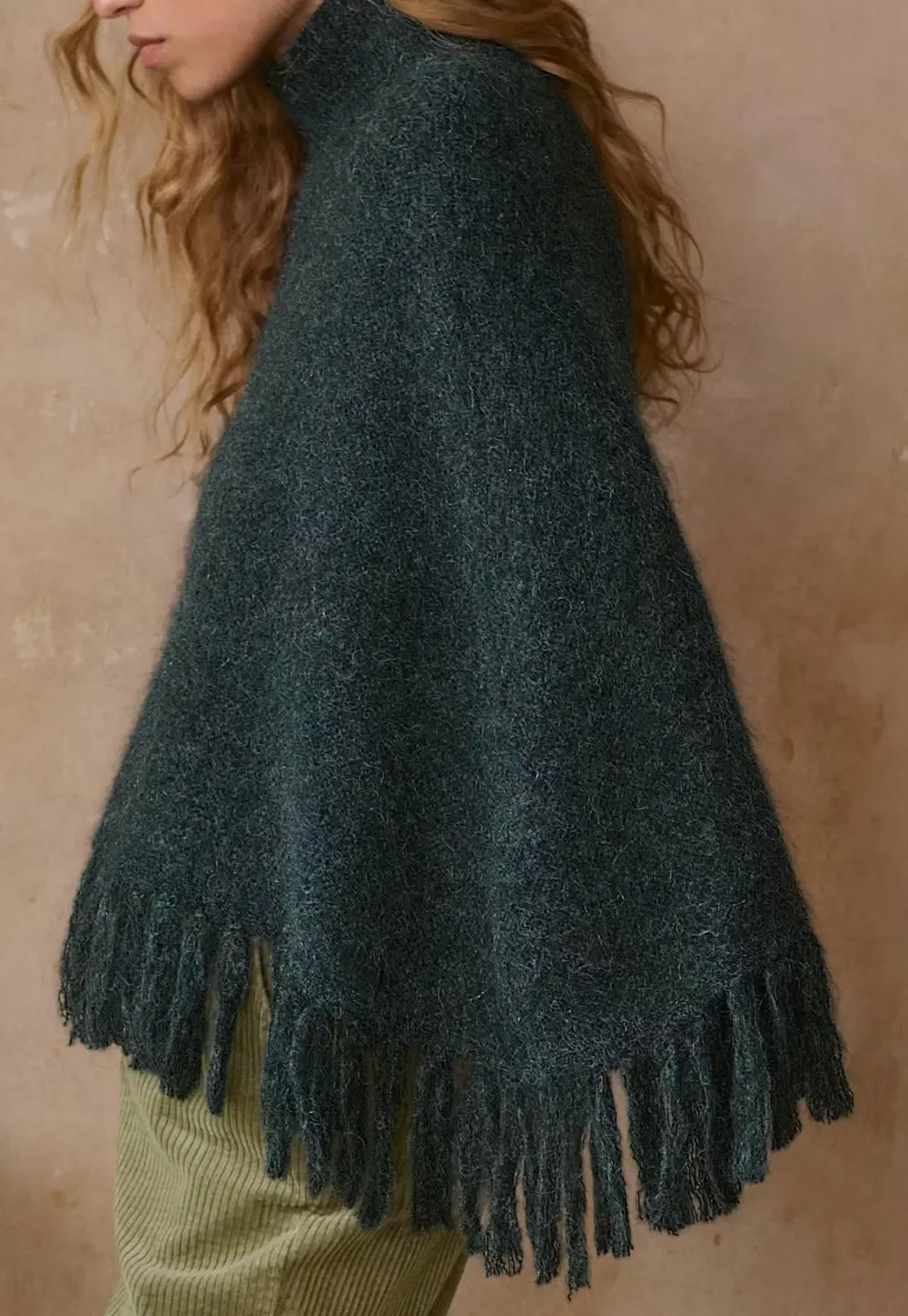 Tassel poncho
Mohair & merino wool blend