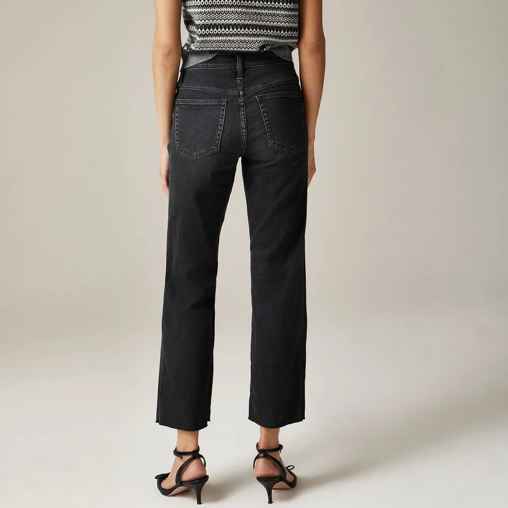 Mid-rise cropped kickout jean super-stretch