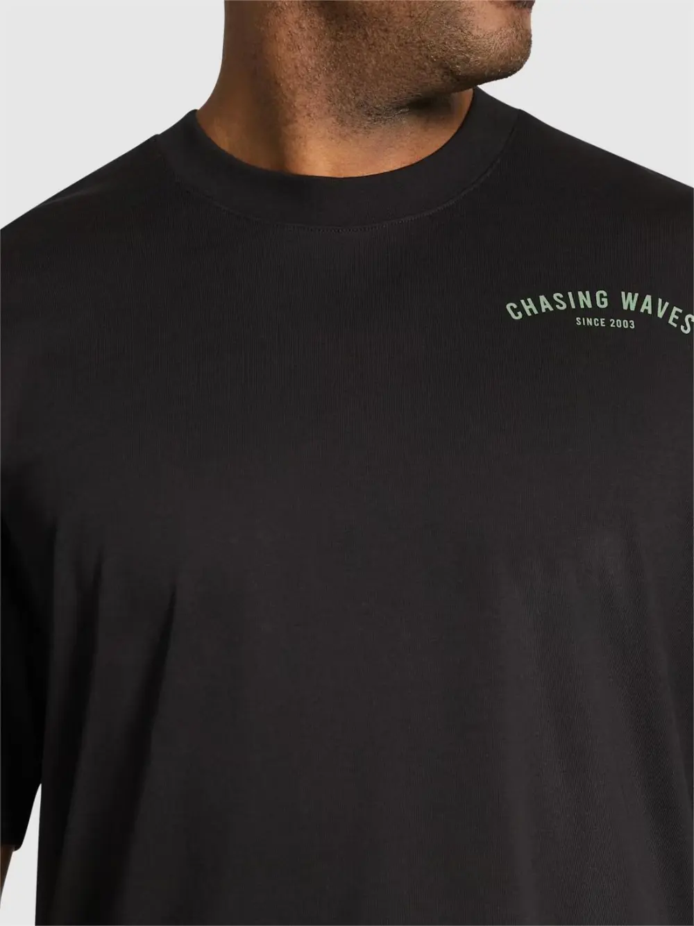 BLACK CHASING WAVES RELAXED FIT TEE