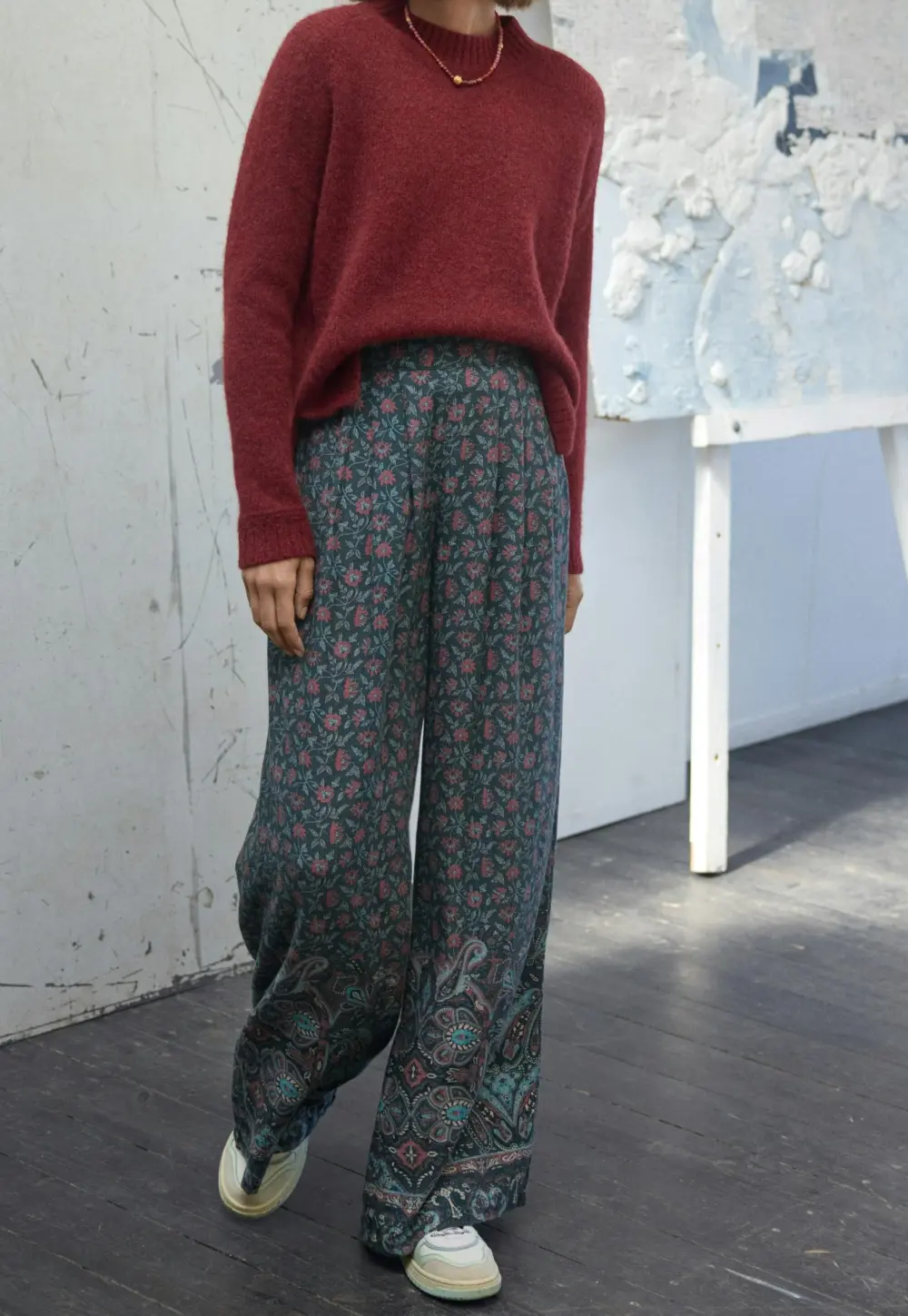 Wide-leg printed trousers
Linen & viscose